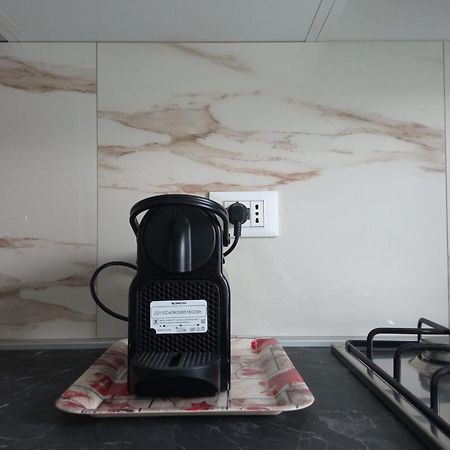 Wh - Un Posto Al Sole - Attico Monolocale Con Parcheggio Gratuito - 5 Minuti Dal Centro - Wifi Apartment ซานเรโม ภายนอก รูปภาพ