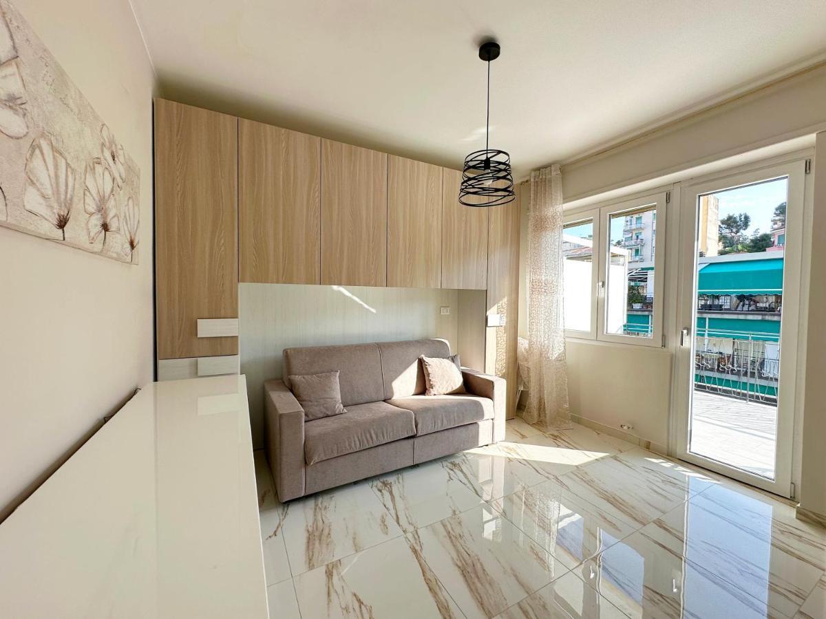 Wh - Un Posto Al Sole - Attico Monolocale Con Parcheggio Gratuito - 5 Minuti Dal Centro - Wifi Apartment ซานเรโม ภายนอก รูปภาพ