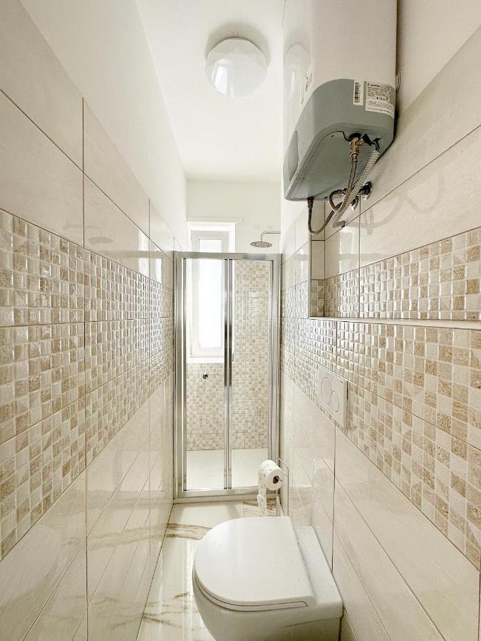 Wh - Un Posto Al Sole - Attico Monolocale Con Parcheggio Gratuito - 5 Minuti Dal Centro - Wifi Apartment ซานเรโม ภายนอก รูปภาพ