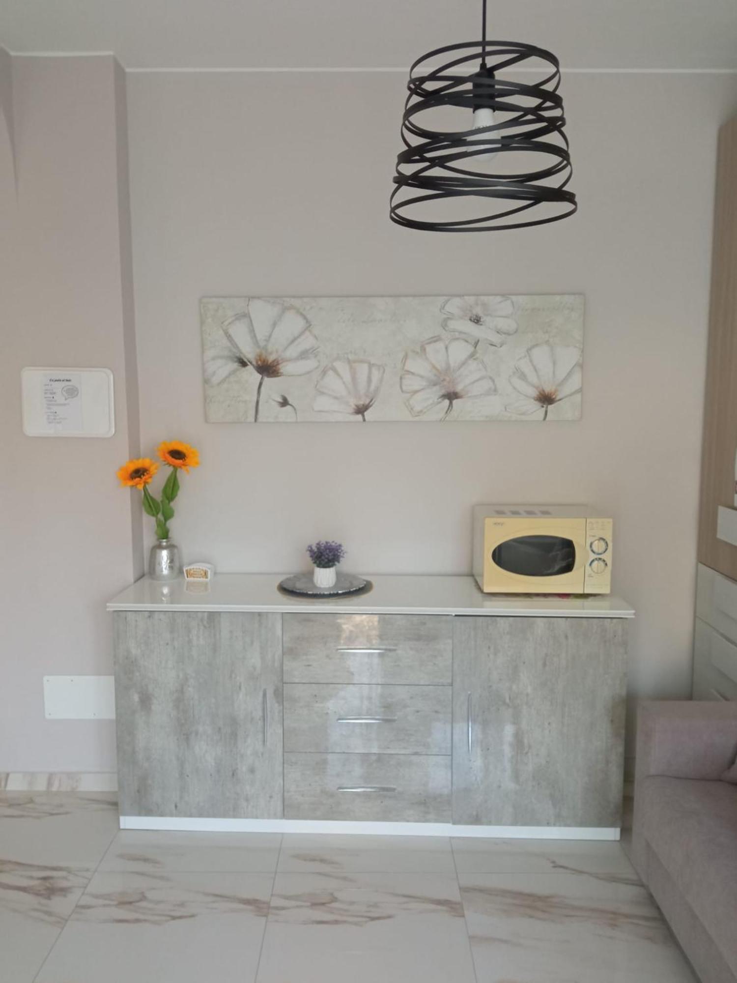 Wh - Un Posto Al Sole - Attico Monolocale Con Parcheggio Gratuito - 5 Minuti Dal Centro - Wifi Apartment ซานเรโม ภายนอก รูปภาพ
