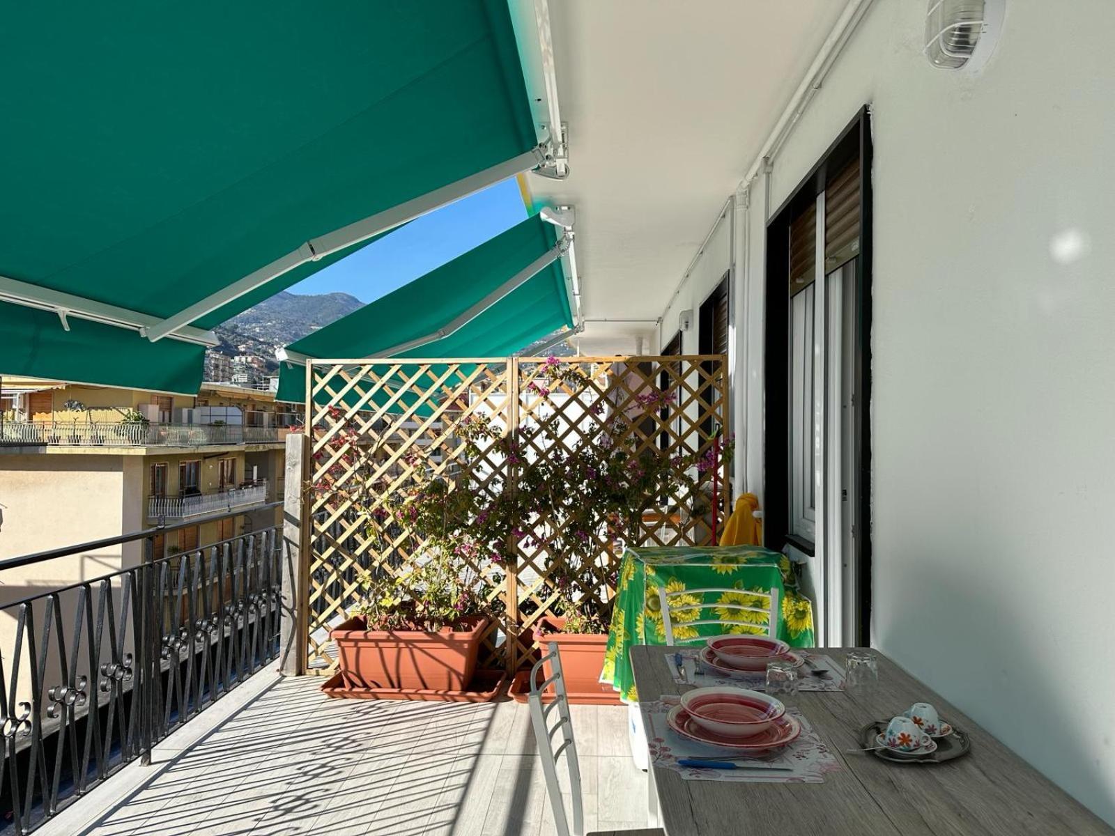 Wh - Un Posto Al Sole - Attico Monolocale Con Parcheggio Gratuito - 5 Minuti Dal Centro - Wifi Apartment ซานเรโม ภายนอก รูปภาพ