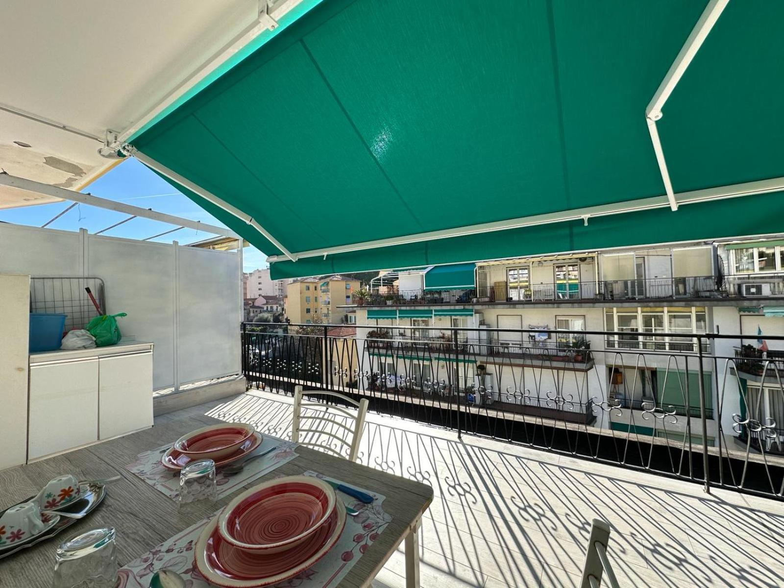 Wh - Un Posto Al Sole - Attico Monolocale Con Parcheggio Gratuito - 5 Minuti Dal Centro - Wifi Apartment ซานเรโม ภายนอก รูปภาพ